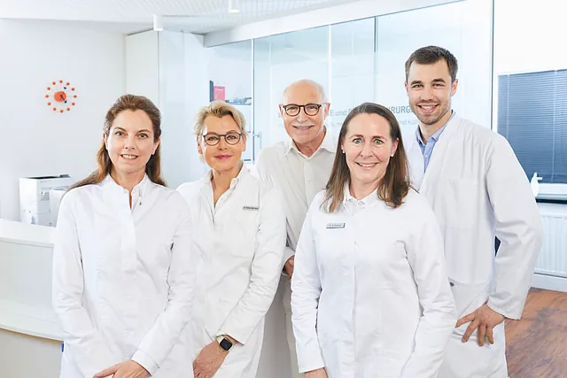 Das Team der Gemeinschaftspraxis Dres. Wehrmann & Kolleginnen in Münster.